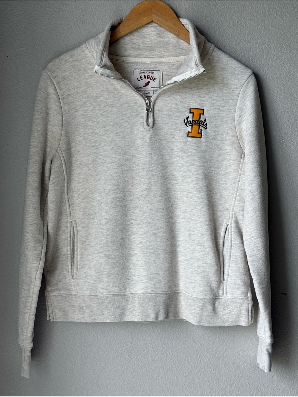 League Idaho Vandals Light Gray Quarter-Zip Sweatshirt Women’s Size Small